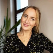 Katja Henker_bearbeitet.jpg